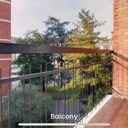 Metro Famagosta - Luminoso Appartamento Con Balcone Free Wifi & Parking 밀라노 외부 사진
