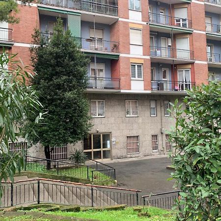 Metro Famagosta - Luminoso Appartamento Con Balcone Free Wifi & Parking 밀라노 외부 사진