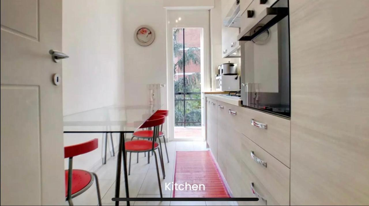 Metro Famagosta - Luminoso Appartamento Con Balcone Free Wifi & Parking 밀라노 외부 사진