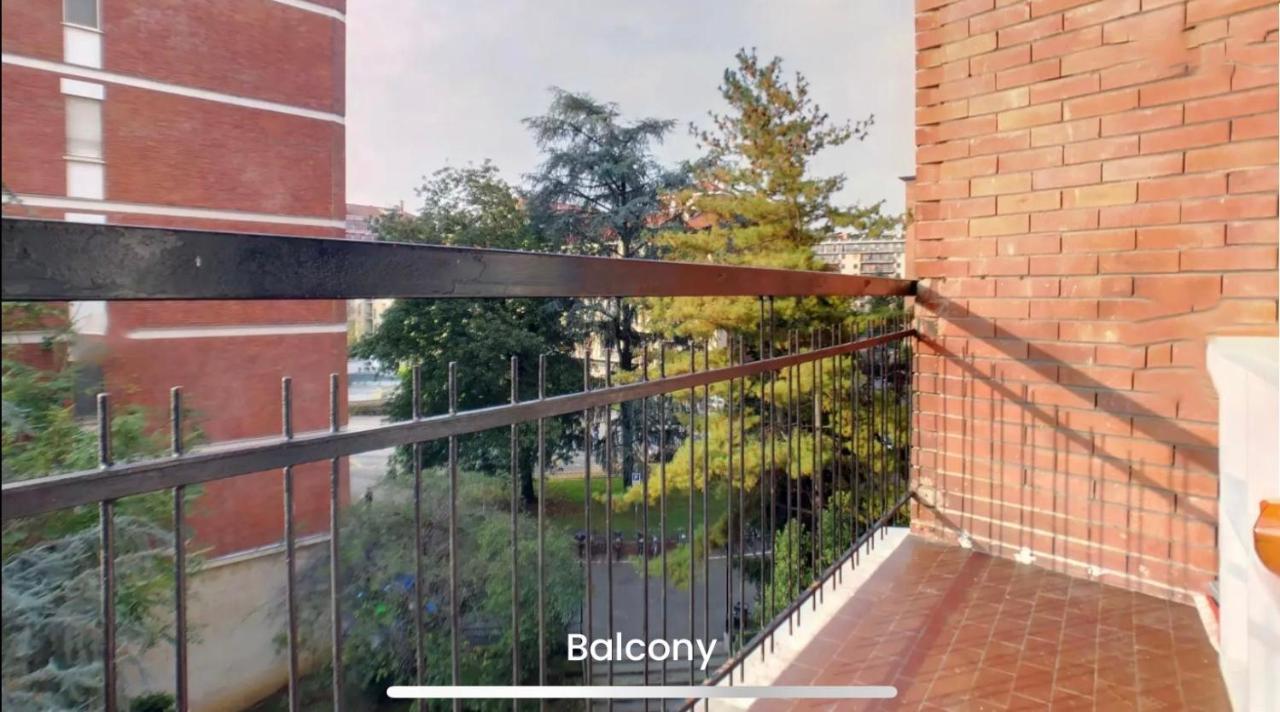 Metro Famagosta - Luminoso Appartamento Con Balcone Free Wifi & Parking 밀라노 외부 사진