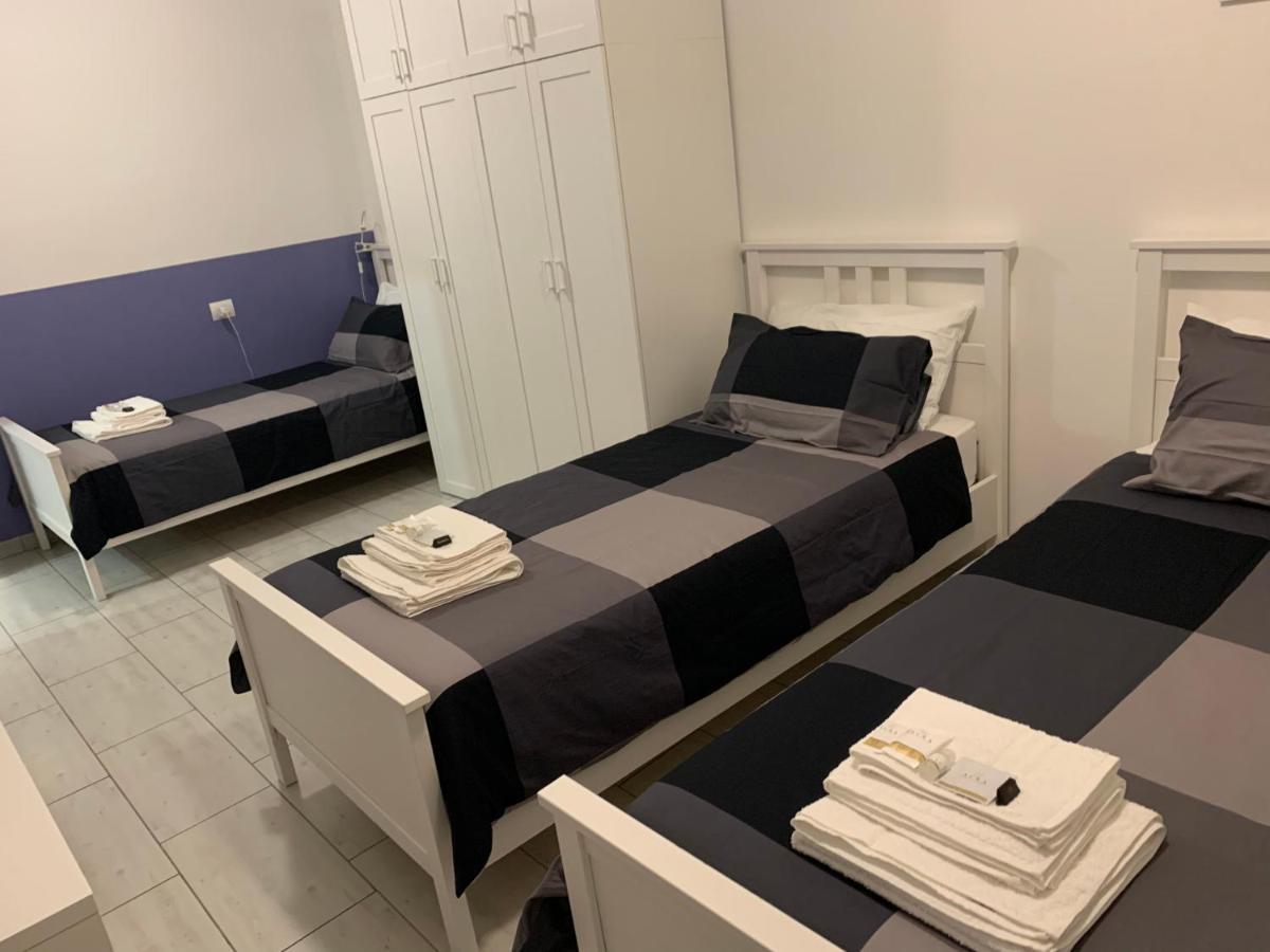 Metro Famagosta - Luminoso Appartamento Con Balcone Free Wifi & Parking 밀라노 외부 사진